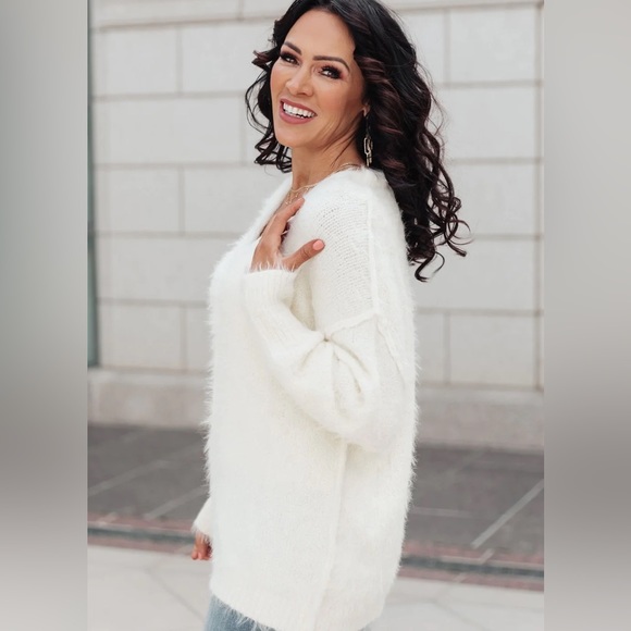 NWT Fuzzy FauX Fur V Neck Sweat | Ivory | Large - Picture 3 of 7